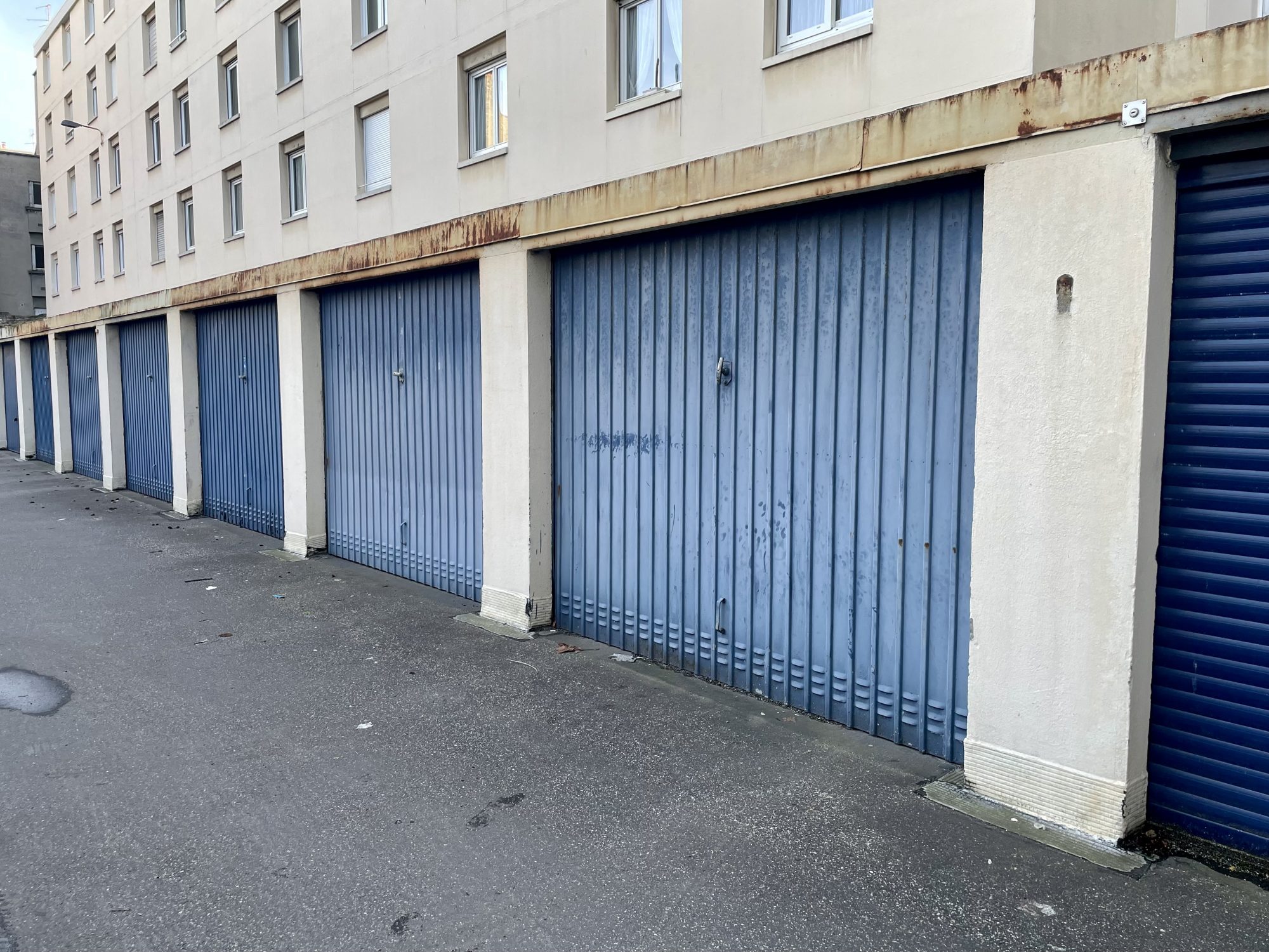 
                                                                            Garage fermé rue Jules Siegfried