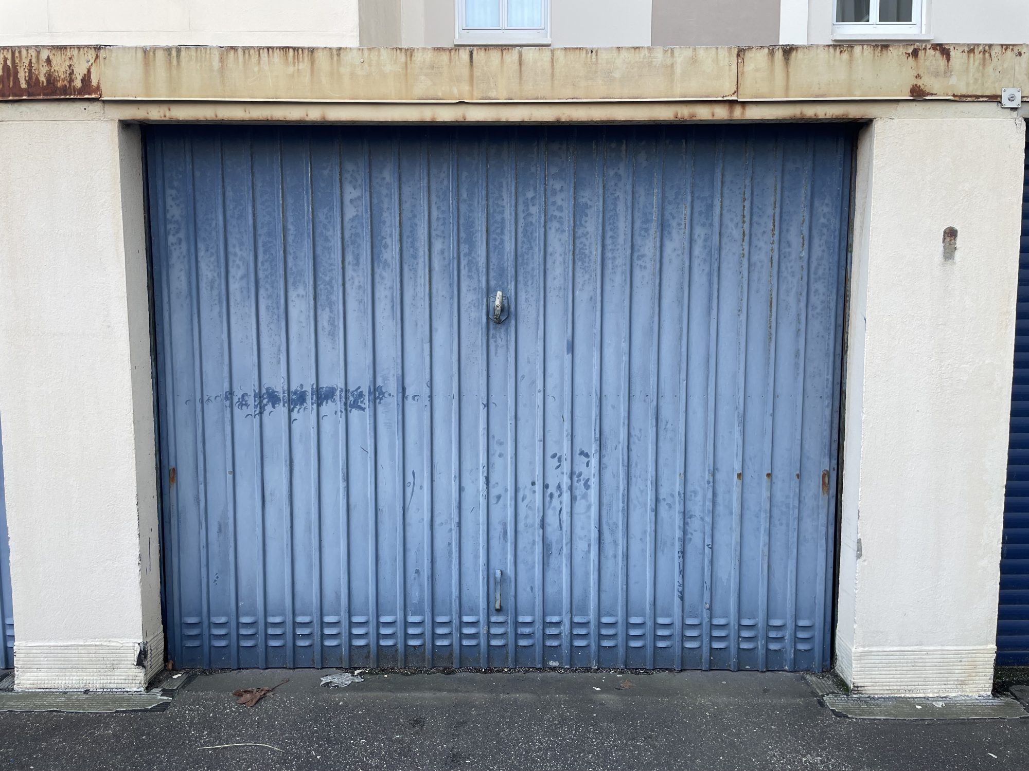 
                                                                            Garage fermé rue Jules Siegfried