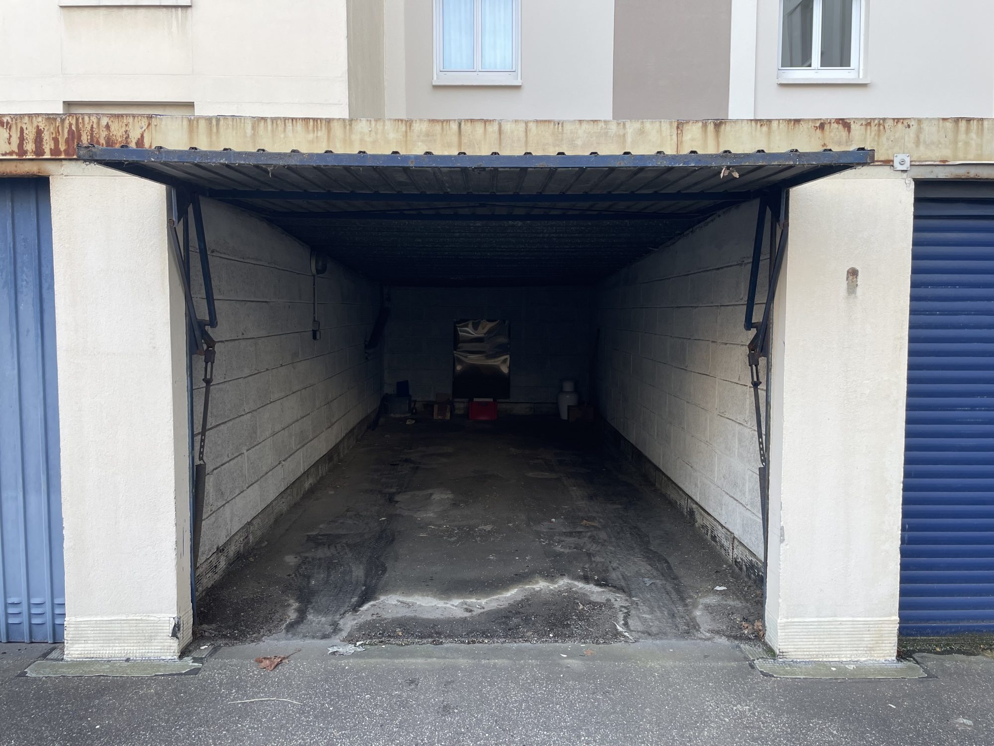 
                                                                            Garage fermé rue Jules Siegfried